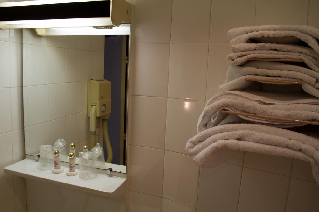 Hotel Du Trosy Clamart Exterior photo